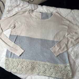 Elegant Cream and Gray Women's Sweater🌸🌸